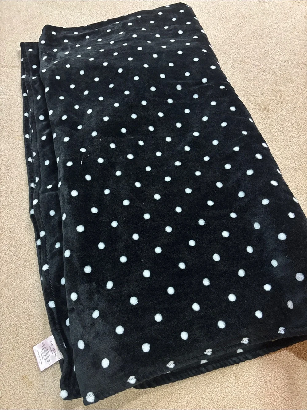KATE SPADE POLKA DOT BLANKET ( full/queen)